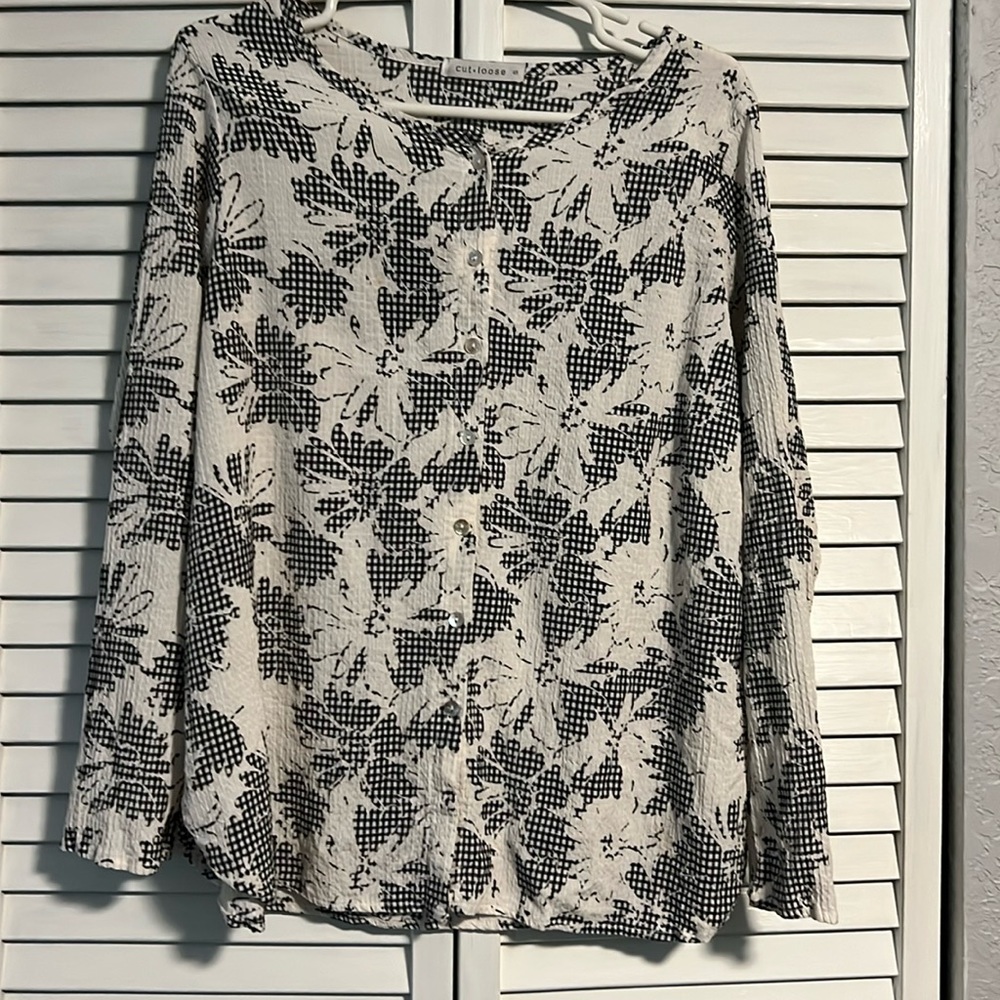 Cut loose Women’s lightweight Top. White and black. Size S good condition - Picture 1 of 5